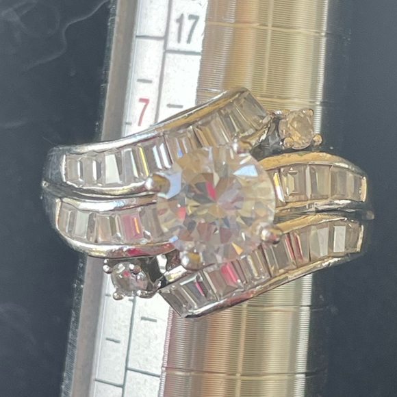 CZ and silver ring size 7.5 - Picture 2 of 3